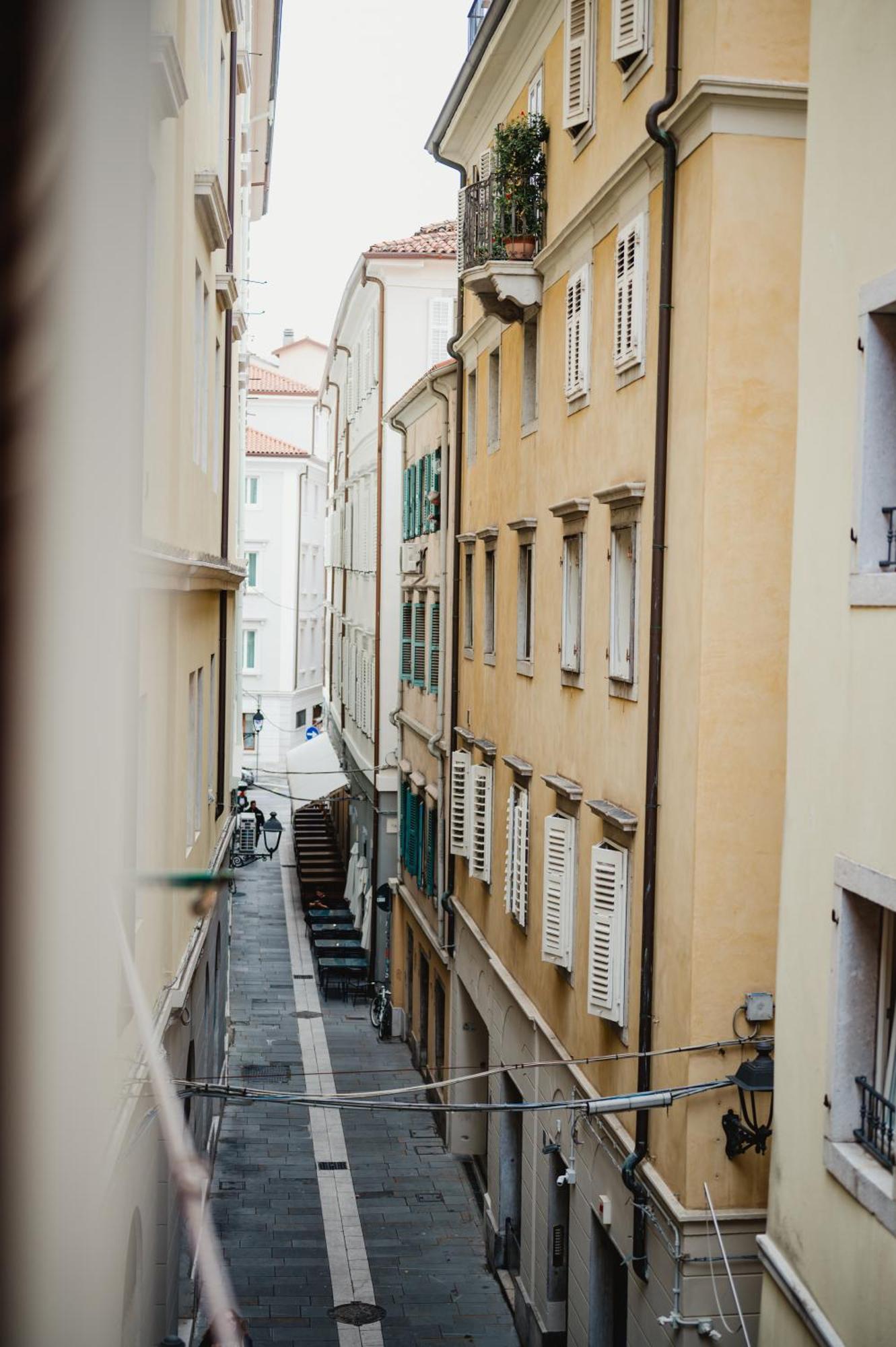 Monolocale Marino In Centro Storico Trieste Exterior foto